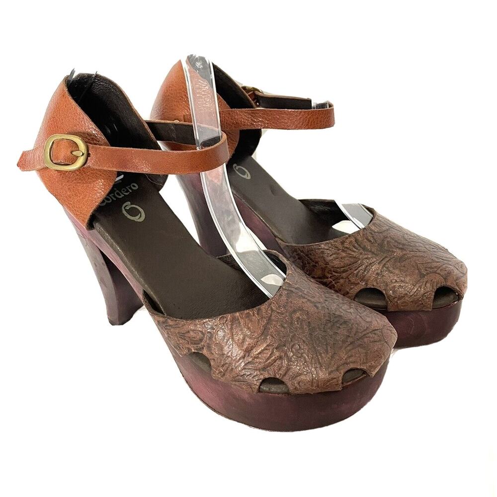 Calleen Cordero Wood Platform Sandals Embossed Leather Sculpted Heel Size 9